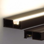 Προφίλ αλουμινίου GlowFrame LED σε χρώμα Dark Chocolate, σε δύο όψεις, με αναμμένο φωτισμό στην επάνω όψη