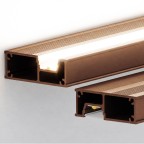 Προφίλ αλουμινίου GlowFrame LED σε χρώμα Bronze, σε δύο όψεις, με αναμμένο φωτισμό στην επάνω όψη, για πλήρες σετ φωτισμού με τροφοδοτικό και επιλεγμένο τρόπο ελέγχου